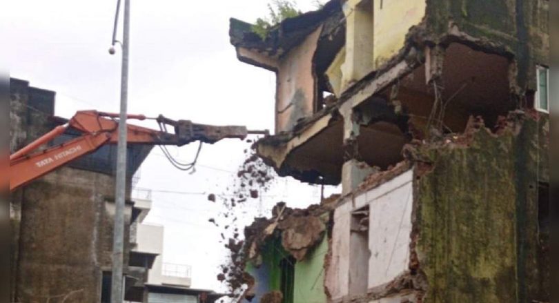 KDMC destroys a dangerous building 41-yr