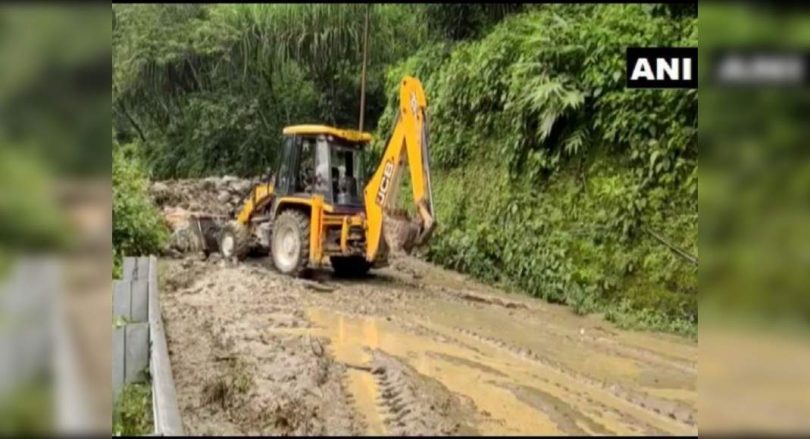NH-10 was blocked because landslides near Kalimpong