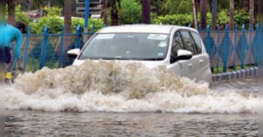 Flyers, Crew Wade through Water to Reach Kolkata Airport