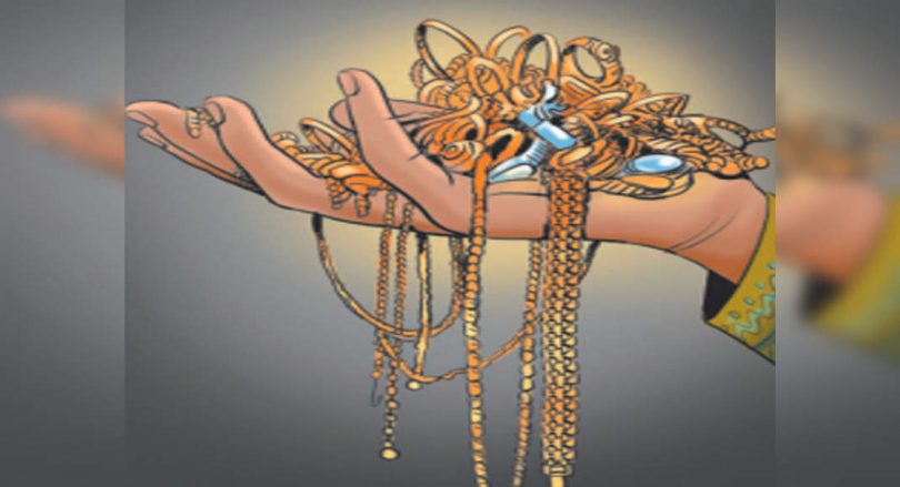 Agra: Three men robbed cash, ornaments