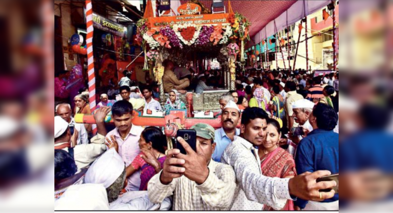 Maharashtra: Palkhis goes by bus for Pandharpur today