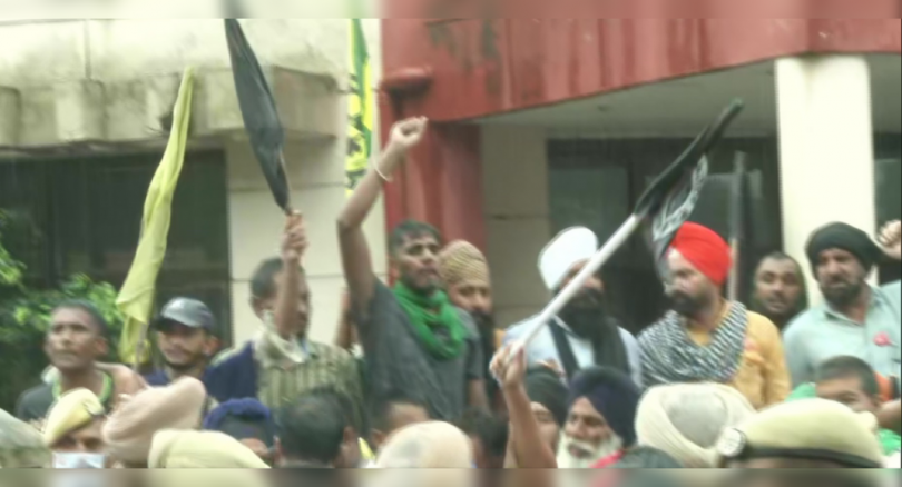 Black flag Shown to Navjot Sidhu in Punjab