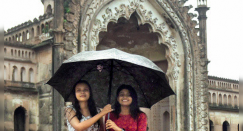 Rain shower pause, carry temp in Lucknow