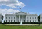 The official test of the White House is vaccinated positive for Covid: spokesperson