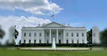 The official test of the White House is vaccinated positive for Covid: spokesperson