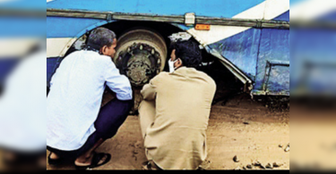 Telangana: RTC bus' dead wheels, no one is hurt