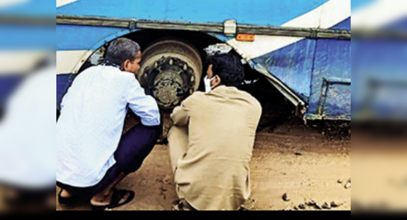 Telangana: RTC bus' dead wheels, no one is hurt
