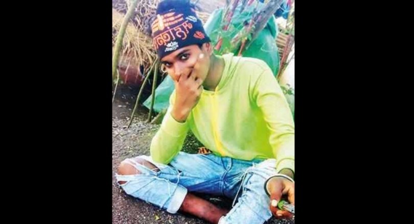 Gujarat: Two teenagers 'Thieves' hang racks at the police station