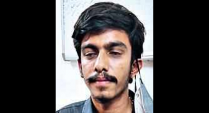 Student IT Letters are held to loot cars to Elope