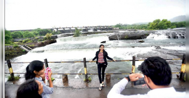 Khadakwasla releases water; Total stock in the dam is more than 50%