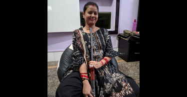 Women shoot themselves to Hardoi while clicking on a selfie with a gun