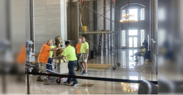 Confederations Breasts Moving from Building Tennessee Capitol