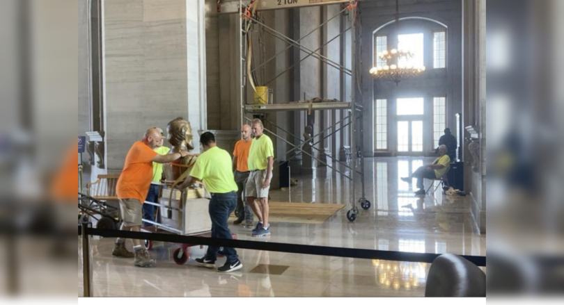 Confederations Breasts Moving from Building Tennessee Capitol
