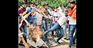 Independent MLA in the middle of the Saffron flag line