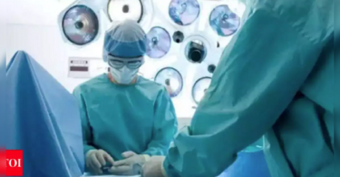 Women read Hanuman Chalisa during brain surgery