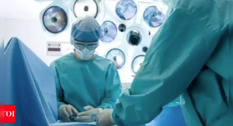 Women read Hanuman Chalisa during brain surgery