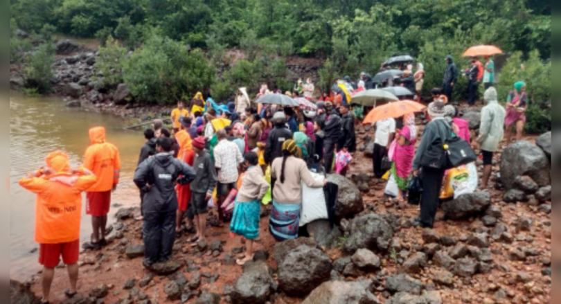 13 body recovered from two landslide sites