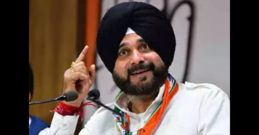 Punjab: Farmers show black flag to Sidhu