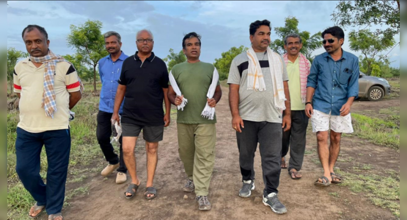 Camp organized by the lake to approach nature