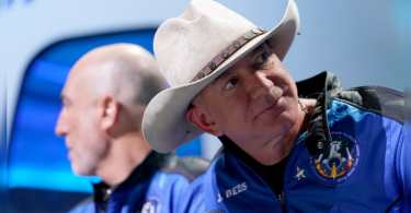 Jeff Bezos offers NASA $ 2 billion in return for Moon Mission contract