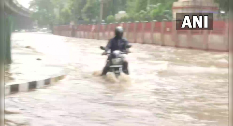Heavy rain caused a wide waterlogging in Delhi