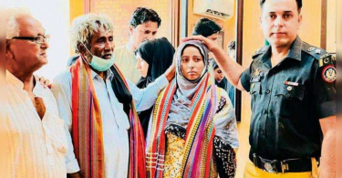 In Pakistan, Hindu girls were saved by the police, now with parents