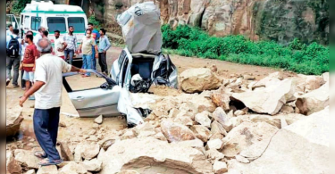More landslides block roads in Lahaul, Rockfall destroys the car
