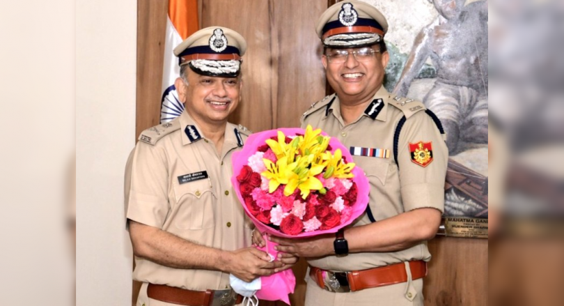 FaceOff: Spar Netizens for AAP Resolution Against Rakesh Asthana