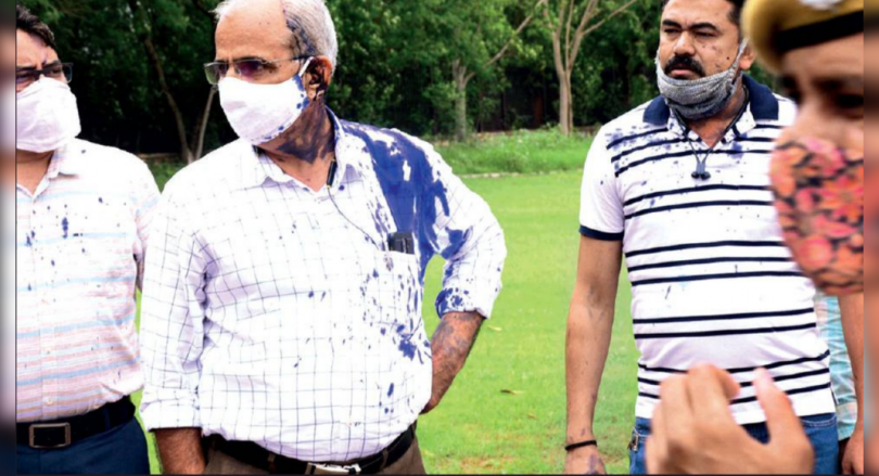 7 of the parents' associations were held to throw ink on Deo