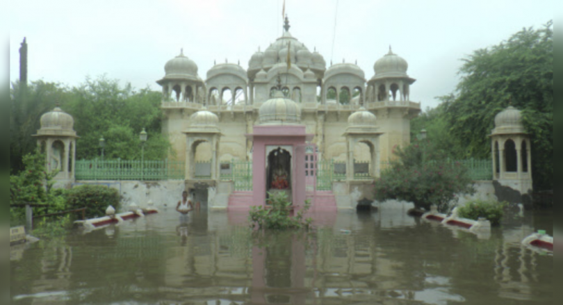 Heavy rain on Jalan Desert Raj Timur