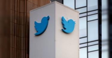 Twitter service fell because some users faced blackouts