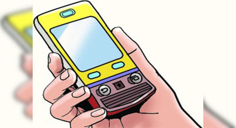The Jorhat Aasu unit gives 20 smartphones to poor students