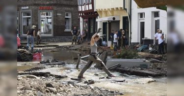 Merkel to visit the flood zone as Tolls Tolls West Europe 180