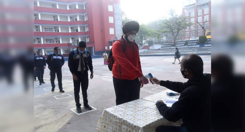 Delhi Pvt School burns a hole in the parent's pocket in covid