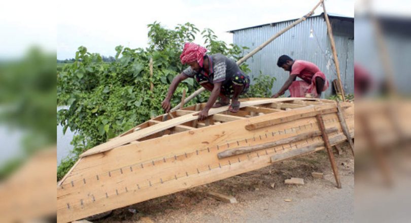 Ganga devoured Maldles Village, many left homeless people