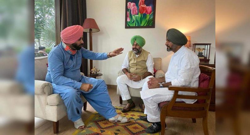 Punjab Congress Crisis: Navjot Singh Sidhu Meets Gurkirat Singh Kotli, Lakhvir Singh Lakh in Ludhiana