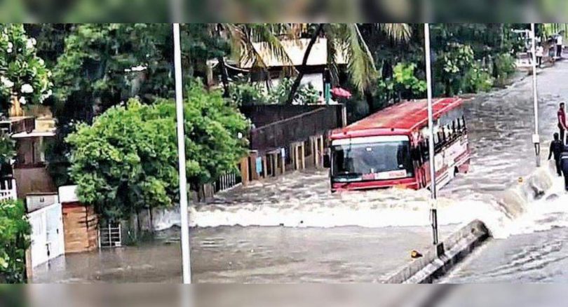 South Gujarat is pounded; Umaram attacks 200mm in two hours