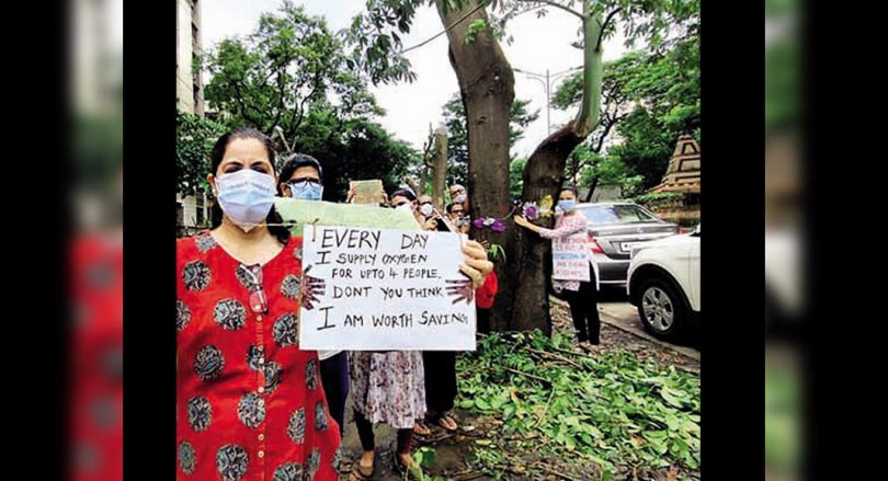 Thane residents stage 'Chipko' protest to save more than 400 trees