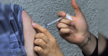 UK chose not to vaccinate the most under 18 years against Covid-19