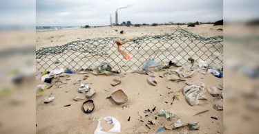 Israel strives to tires taxes to reduce plastic use