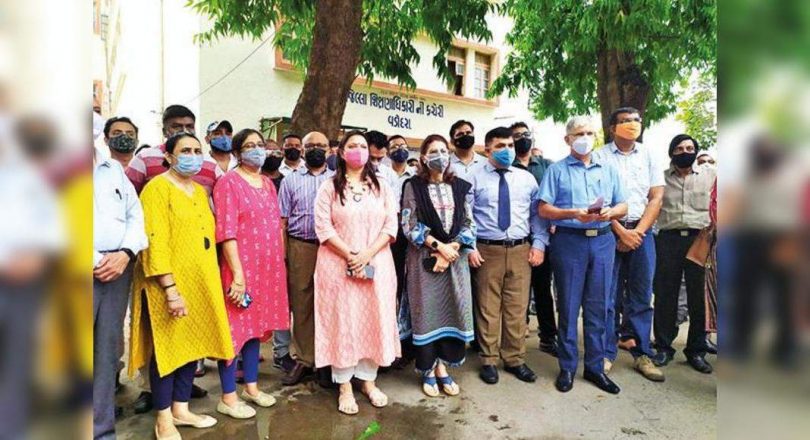 The schools funded alone demanded back, threatening to stop the online class