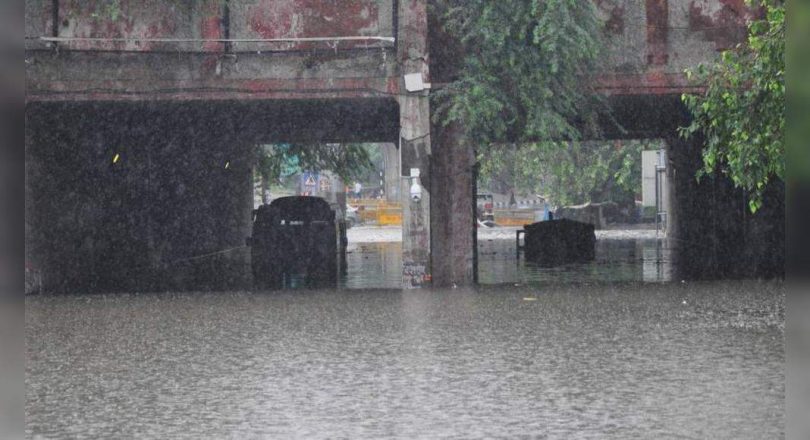 Delhi: 27-yr sinks taking selfies, 2 others loses life