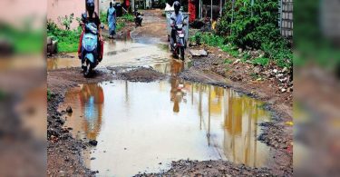 Rain appeared on a sad road in Chennai