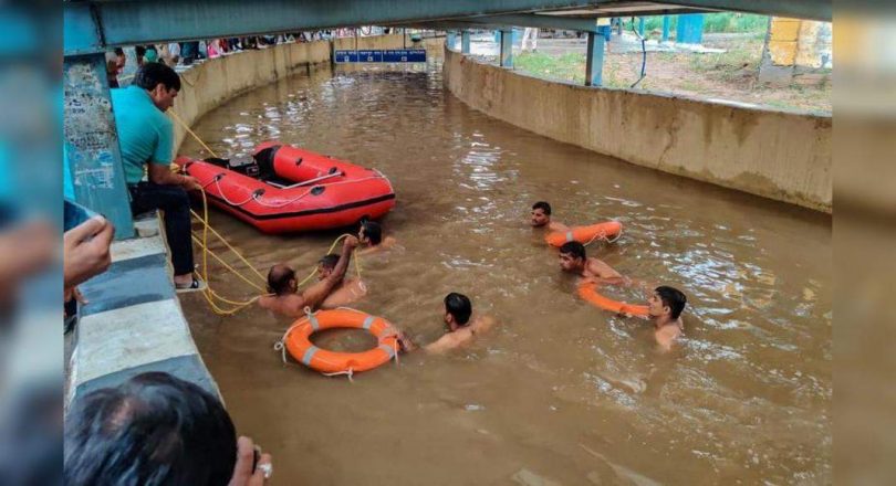 Automatic drowning drivers in the flooded pedestrian underpass