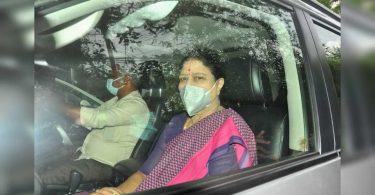 Sasikala Visits Madhusudhanan at Chennai Hospital