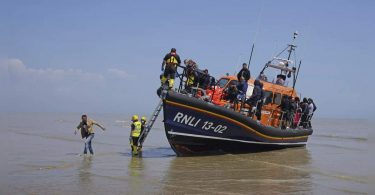 Patrol in France and England, crack down on illegal migration