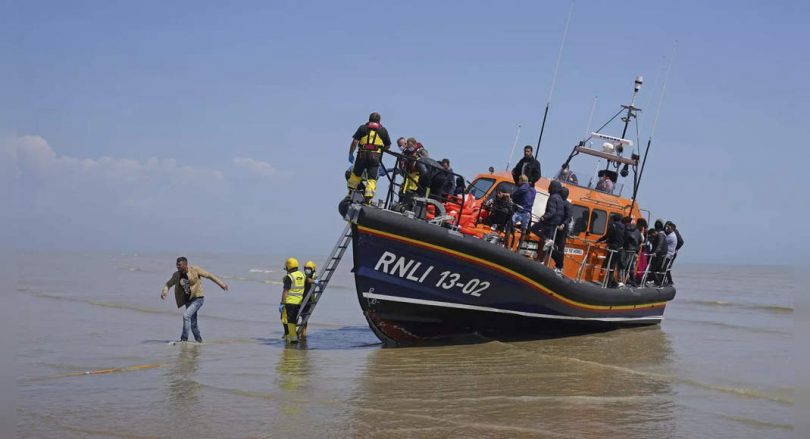 Patrol in France and England, crack down on illegal migration