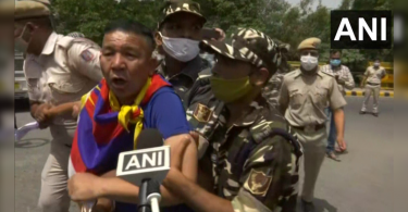 Faceoff: Netizens are angry because Delhi's police holders' Tibetan '' protesters