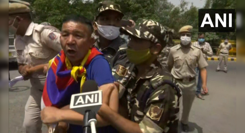 Faceoff: Netizens are angry because Delhi's police holders' Tibetan '' protesters