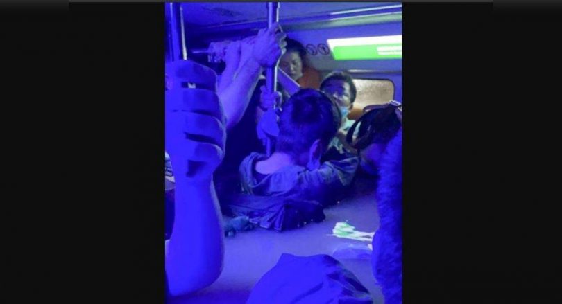 Horror as a flood soaking the Chinese subway at rush hour